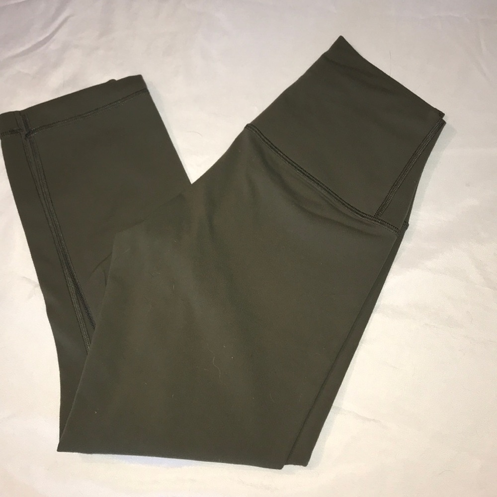 lululemon athletica - Wunder Under Crops - size 6